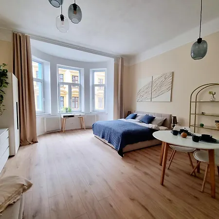 7Th Heaven Apartment Close To Metro And Center Prague Exterior photo